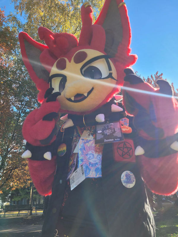 Photo by @lynxfeathers on bluesky/instagram